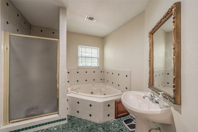 3824 Rusty Dell Street, Fort Worth, TX 76111