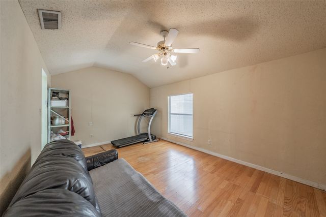 3824 Rusty Dell Street, Fort Worth, TX 76111