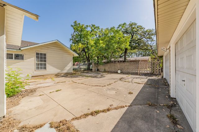 3824 Rusty Dell Street, Fort Worth, TX 76111