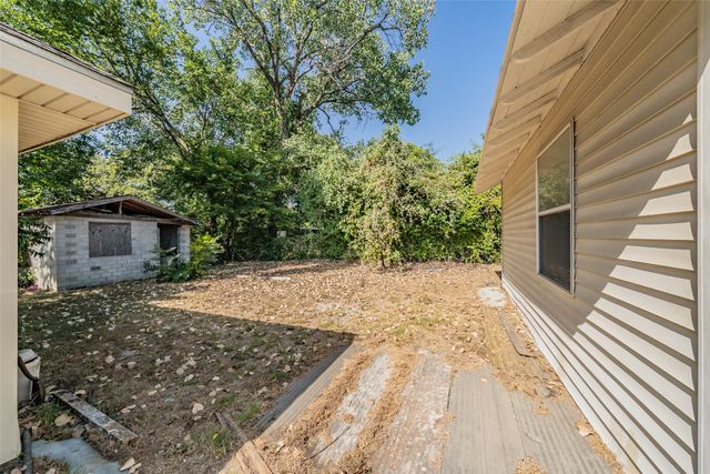 3824 Rusty Dell Street, Fort Worth, TX 76111