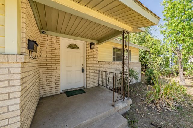 3824 Rusty Dell Street, Fort Worth, TX 76111