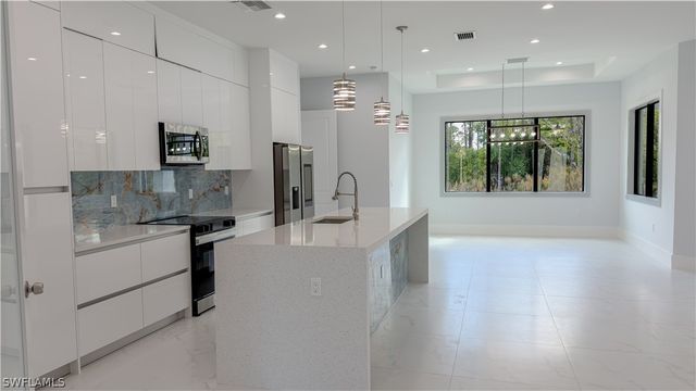 3302 64th NE AVE, Naples, FL 34120