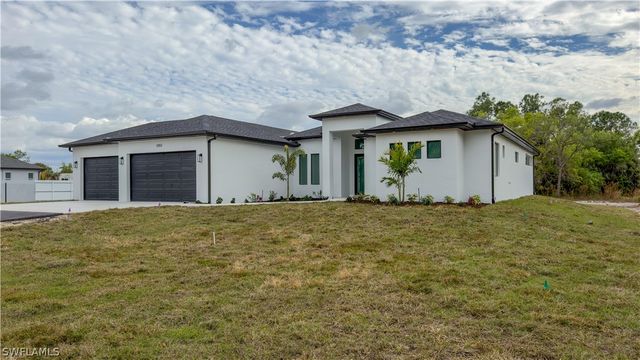 3302 64th NE AVE, Naples, FL 34120