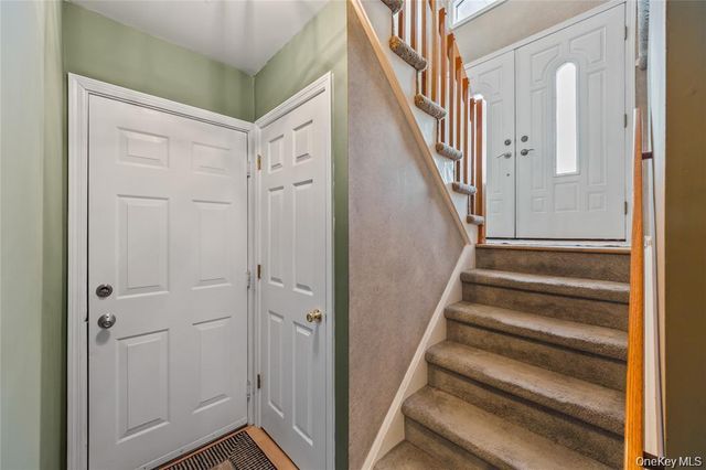 20 Mountainview Avenue, Airmont, NY 10901