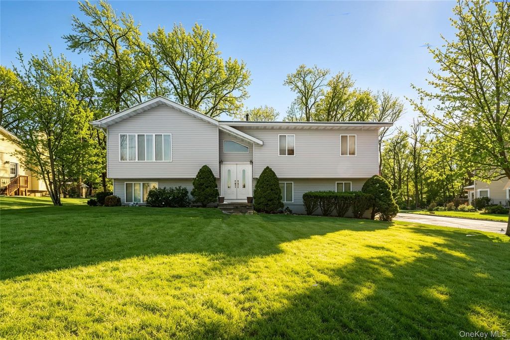 20 Mountainview Avenue, Airmont, NY 10901