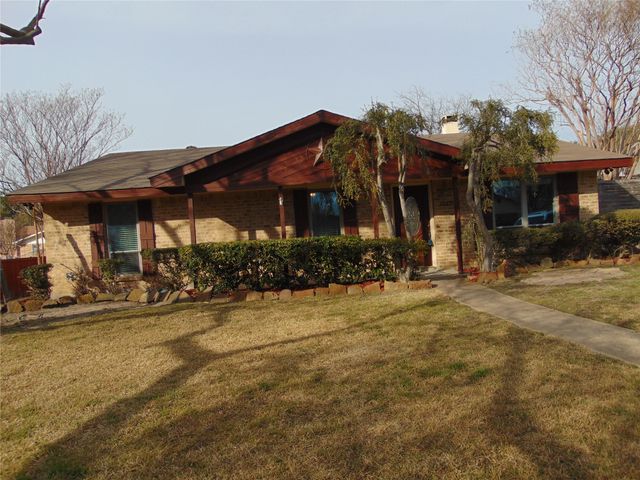 10835 Hayfield Drive, Dallas, TX 75238