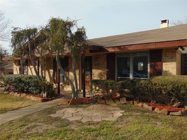 10835 Hayfield Drive, Dallas, TX 75238