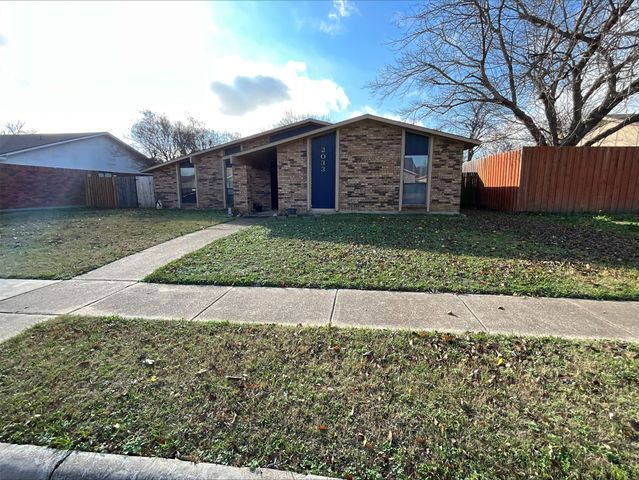 2033 Wilderness Trail, Grand Prairie, TX 75052