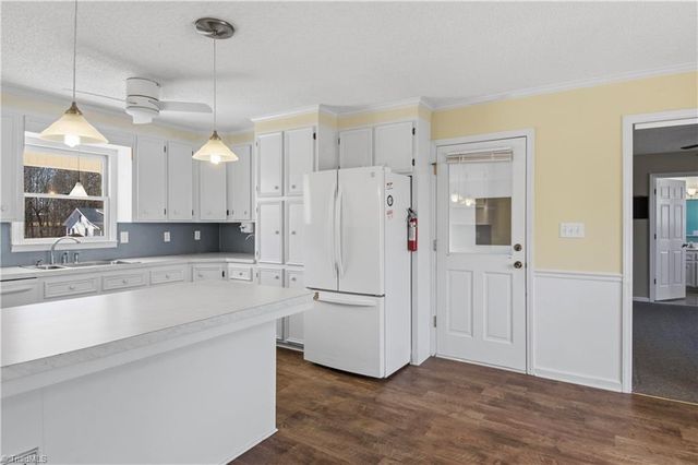 4821 Old US Highway 421 E, Yadkinville, NC 27055