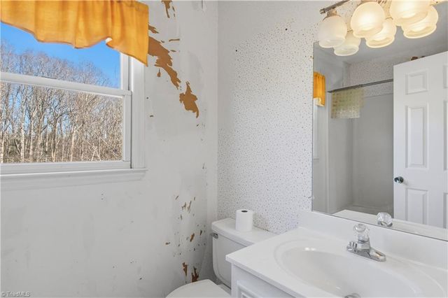 4821 Old US Highway 421 E, Yadkinville, NC 27055