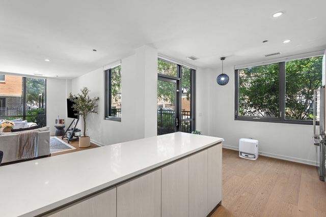 1648 W Division Street 110, Chicago, IL 60622