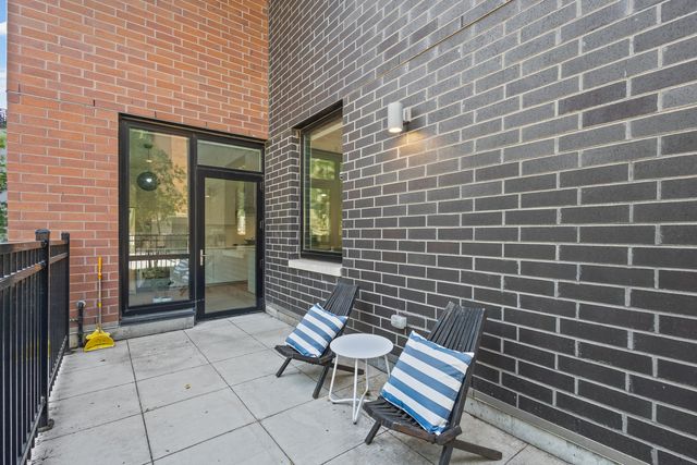 1648 W Division Street 110, Chicago, IL 60622