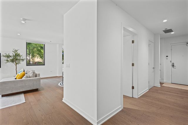 1648 W Division Street 110, Chicago, IL 60622