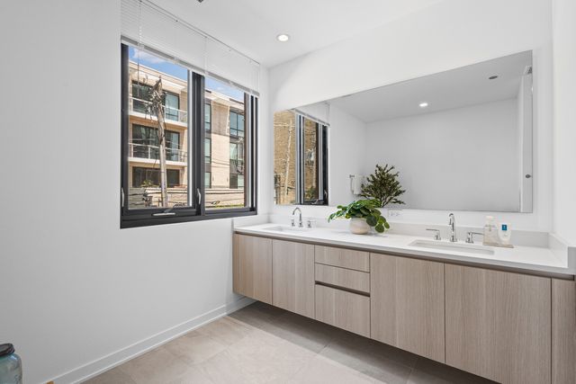 1648 W Division Street 110, Chicago, IL 60622