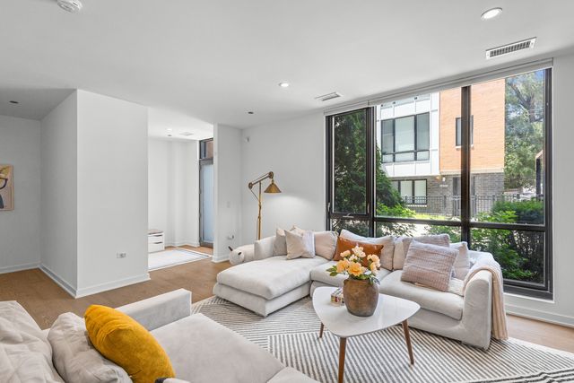 1648 W Division Street 110, Chicago, IL 60622