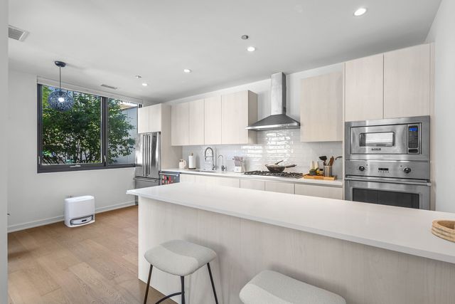 1648 W Division Street 110, Chicago, IL 60622