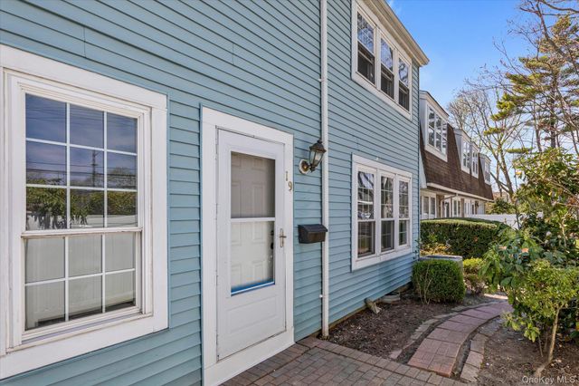 19 Whalers Cove, Babylon, NY 11702