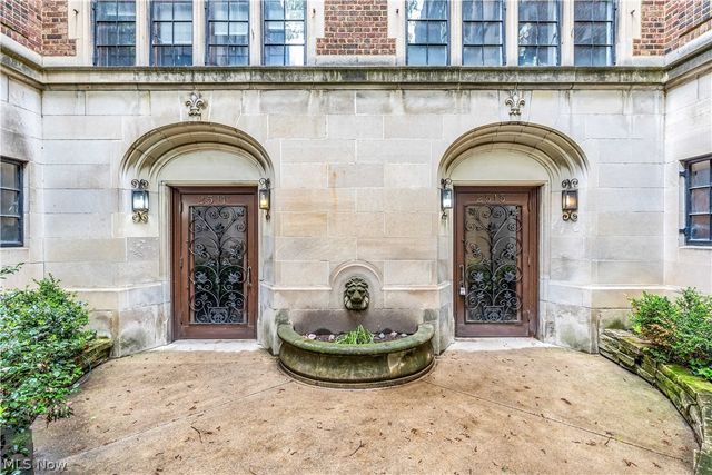 2511 Overlook Road, Cleveland Heights, OH 44106
