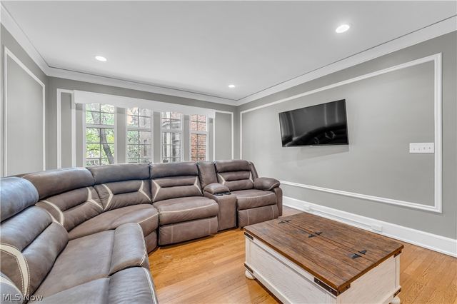 2511 Overlook Road, Cleveland Heights, OH 44106