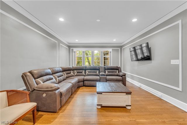 2511 Overlook Road, Cleveland Heights, OH 44106