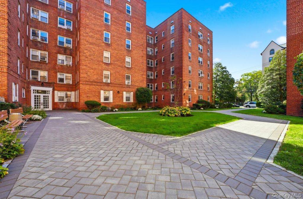 70 Locust Avenue 103B, New Rochelle, NY 10801 — photo 2