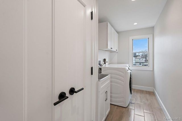 35 Main Parkway, Plainview, NY 11803