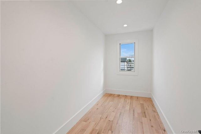 35 Main Parkway, Plainview, NY 11803