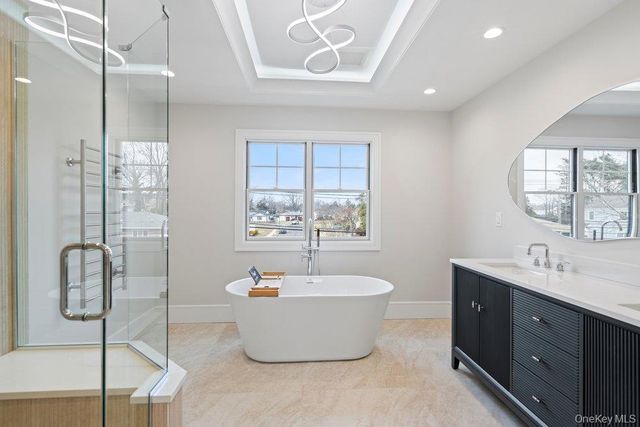 35 Main Parkway, Plainview, NY 11803