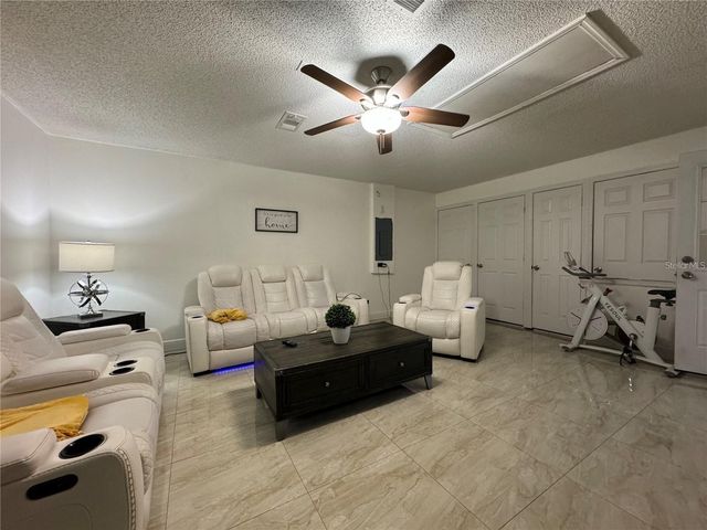 2112 JESSA DRIVE, Kissimmee, FL 34743