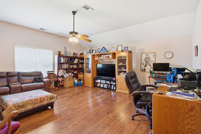 2204 Iroquois Pl, Thompsons Station, TN 37179