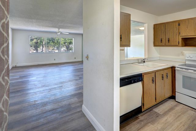 420 SE 2nd Avenue 23, Deerfield Beach, FL 33441