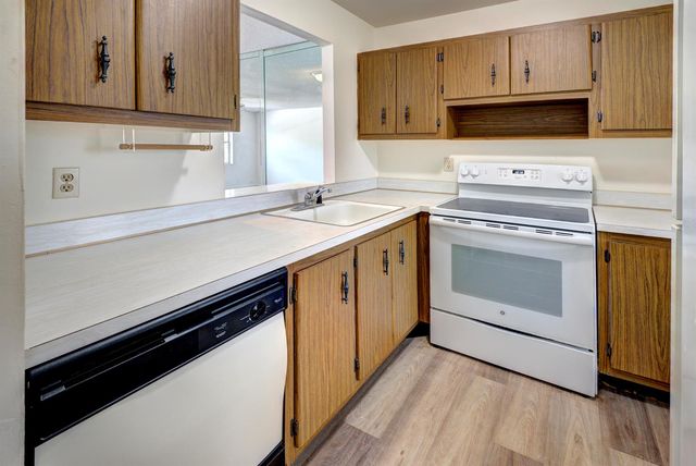 420 SE 2nd Avenue 23, Deerfield Beach, FL 33441