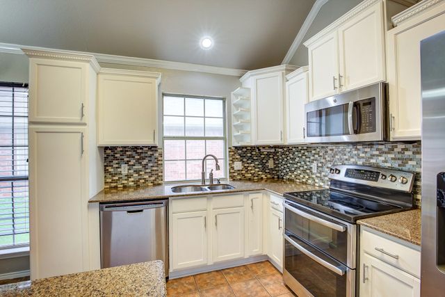 4637 Parkmount Drive, Fort Worth, TX 76137