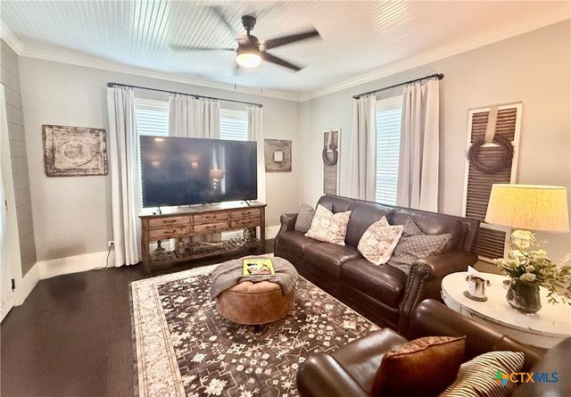 602 N Ridge Street, Hallettsville, TX 77964
