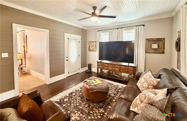 602 N Ridge Street, Hallettsville, TX 77964