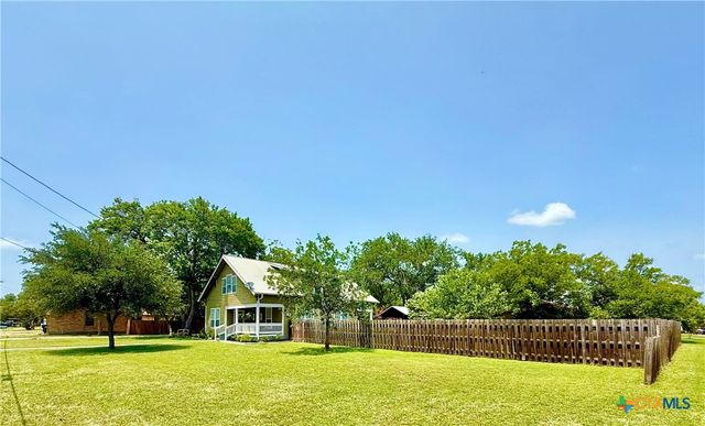 602 N Ridge Street, Hallettsville, TX 77964
