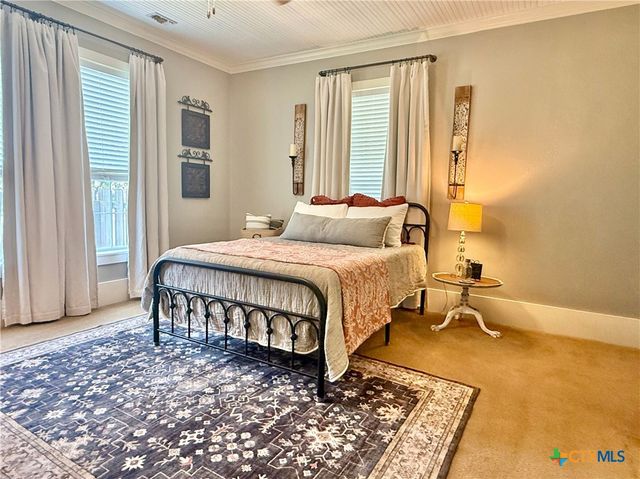 602 N Ridge Street, Hallettsville, TX 77964
