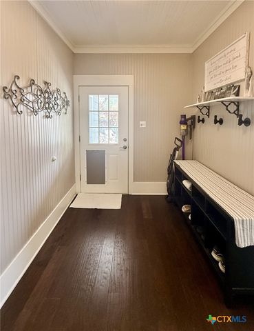 602 N Ridge Street, Hallettsville, TX 77964
