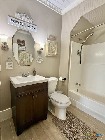 602 N Ridge Street, Hallettsville, TX 77964