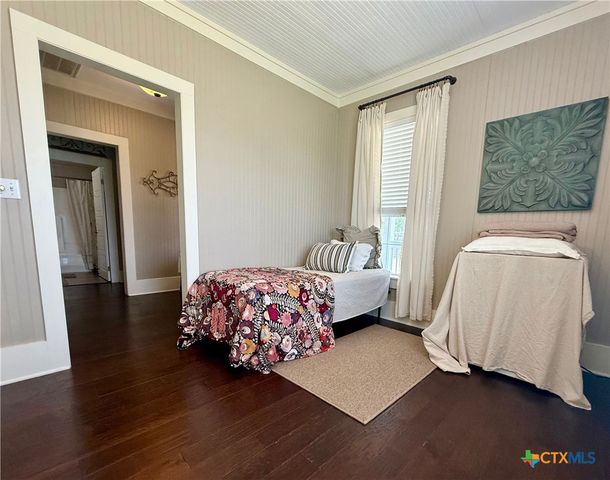 602 N Ridge Street, Hallettsville, TX 77964