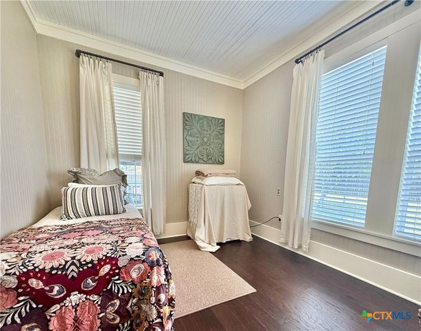 602 N Ridge Street, Hallettsville, TX 77964