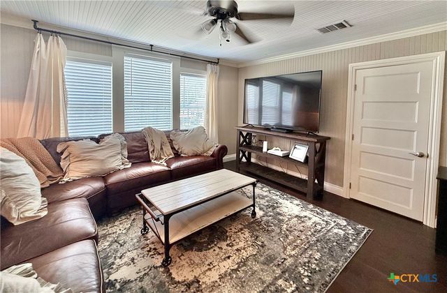 602 N Ridge Street, Hallettsville, TX 77964