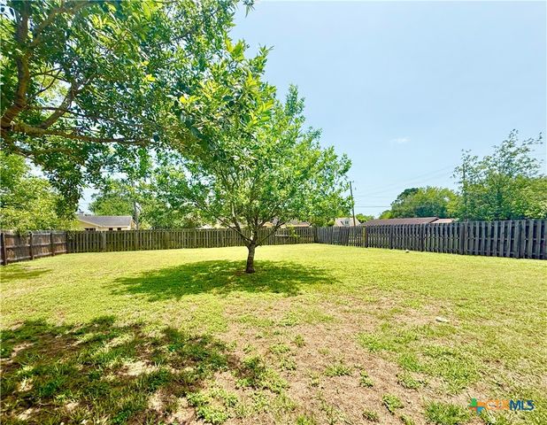 602 N Ridge Street, Hallettsville, TX 77964