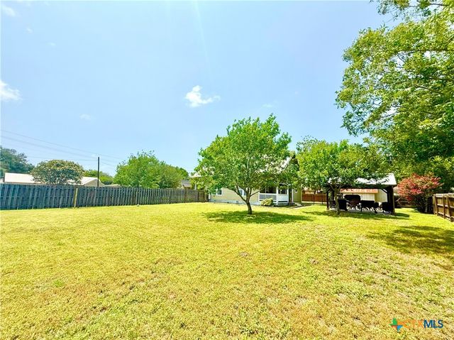 602 N Ridge Street, Hallettsville, TX 77964