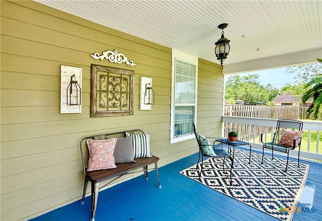 602 N Ridge Street, Hallettsville, TX 77964