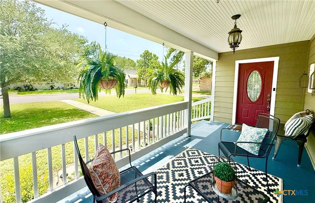 602 N Ridge Street, Hallettsville, TX 77964