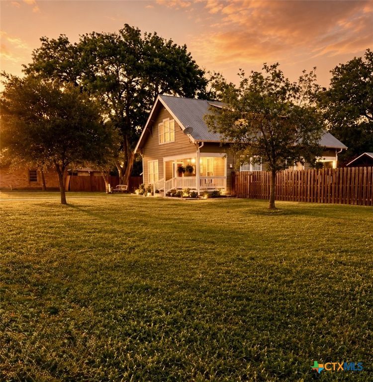 602 N Ridge Street, Hallettsville, TX 77964