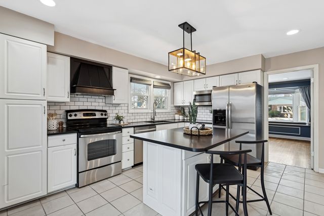 5910 Carol Avenue, Morton Grove, IL 60053