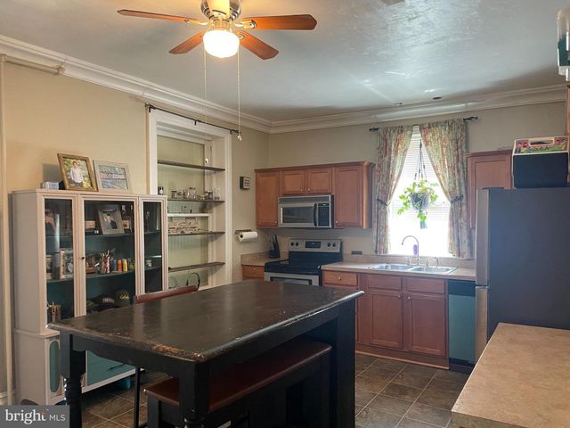 326 W MAIN ST, Dallastown, PA 17313