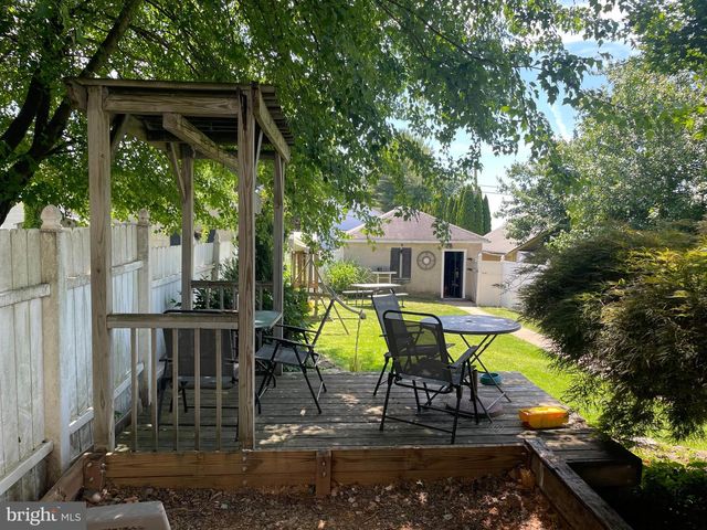 326 W MAIN ST, Dallastown, PA 17313
